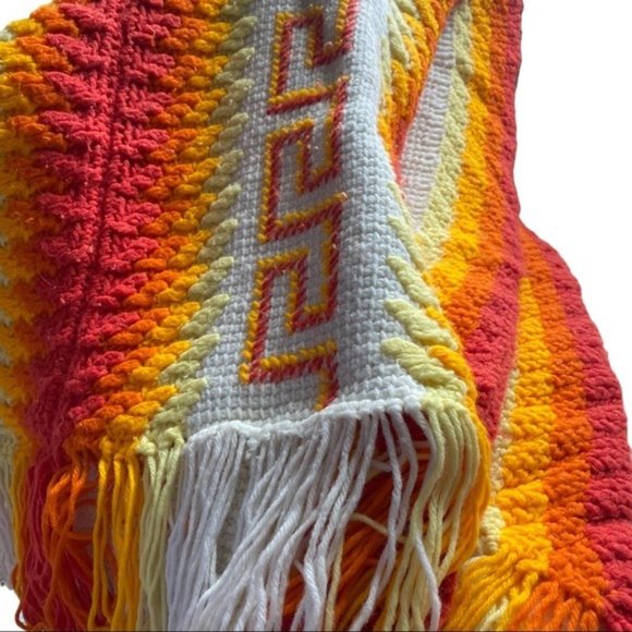 Vintage Hand Knit Hand Crafted soft Warm Fringe Crochet Blanket Throw - Picture 4 of 8